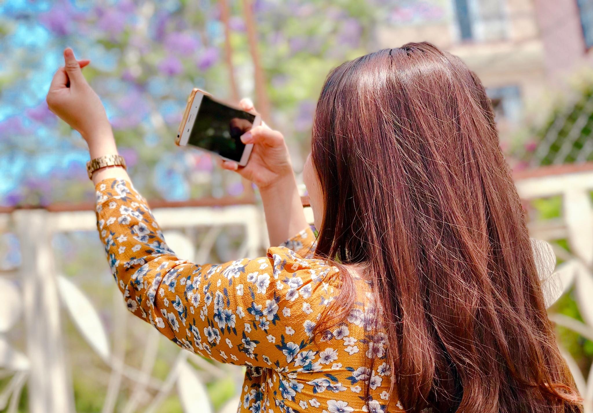 Em yeu chiec dien thoai 'cui bap' va em yeu… anh! hinh anh