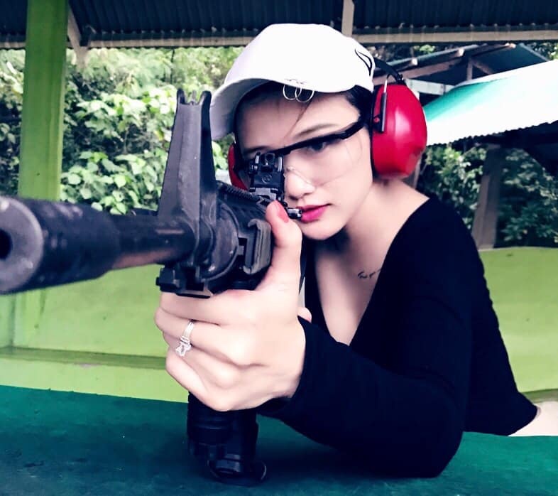 Song nhu ban dang o san bay anh 2