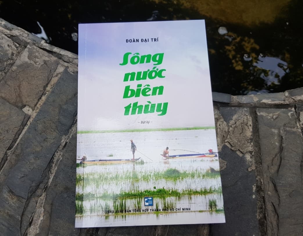 Du ky Viet Nam va the gioi luot qua nhung trang sach anh 7