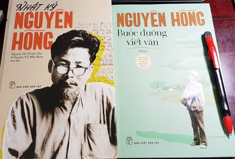 Nguyen Hong me doc sach anh 2