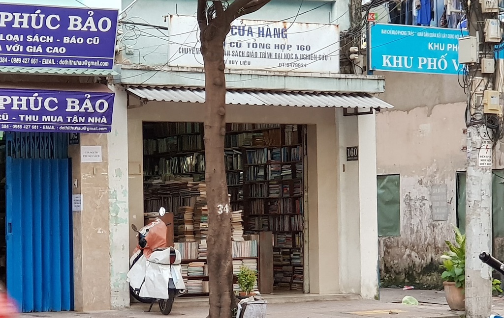 Quan sach nam xua anh 2