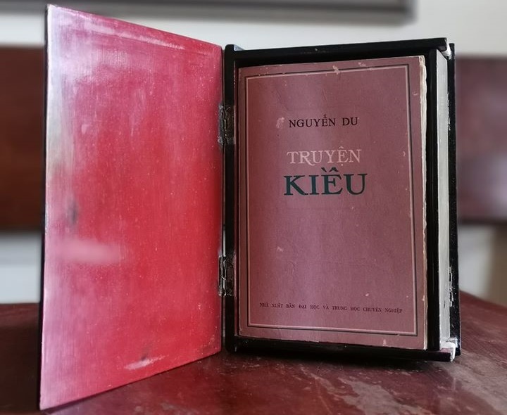 Thu choi sach ban dac biet xua,  va nay anh 2