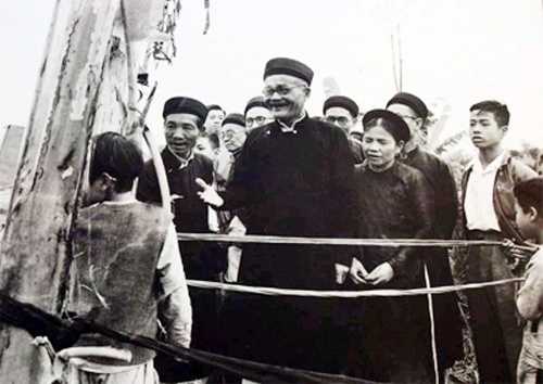 Tuc cuoi hoi ngay xua co loai tien nao? hinh anh