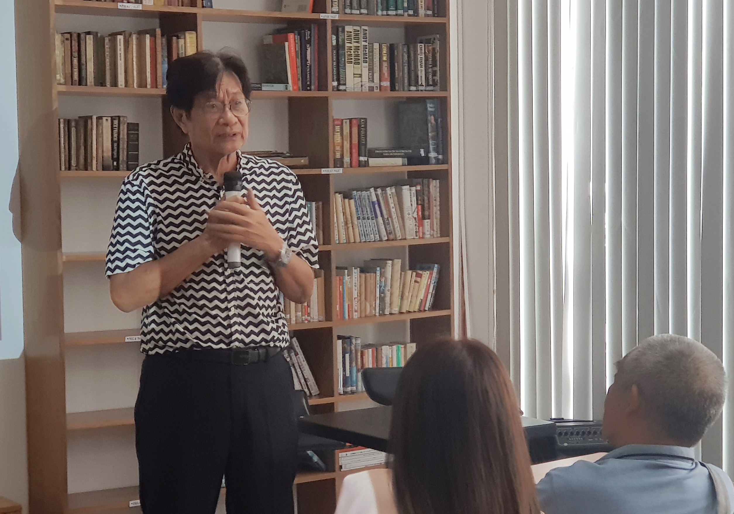 Nhac si Duong Thu ra mat thu vien 'sach tinh hoa' danh cho nguoi tre hinh anh