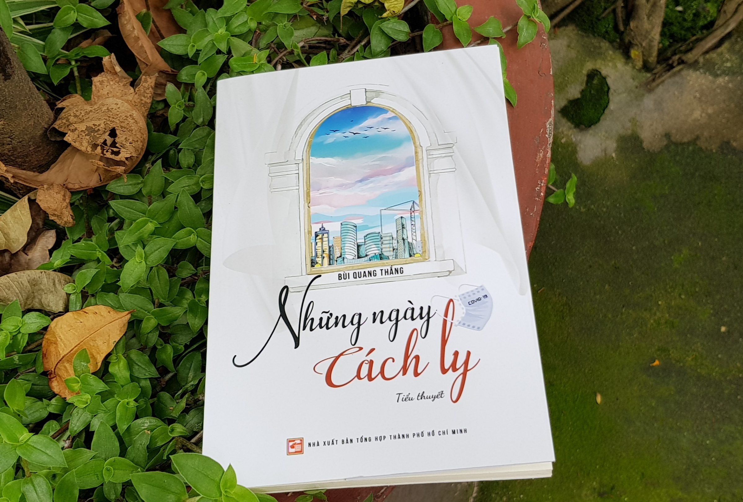 'Nhung ngay cach ly': Mathilda va chiec xe cuu thuong hinh anh