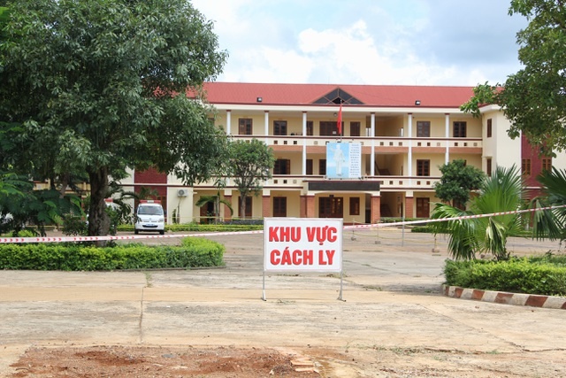 'Nhung ngay cach ly': Buoc vao the gioi khac anh 2