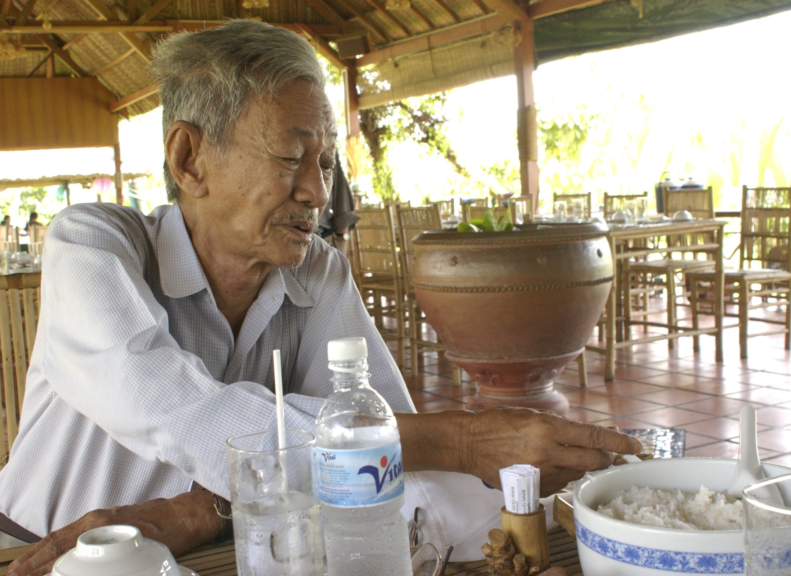 Nha van Son Nam: Su an tu nhien tam,  su ngu tu nhien thanh anh 1