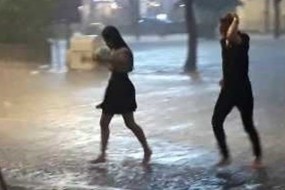 Cau chuyen mot chieu mua hinh anh