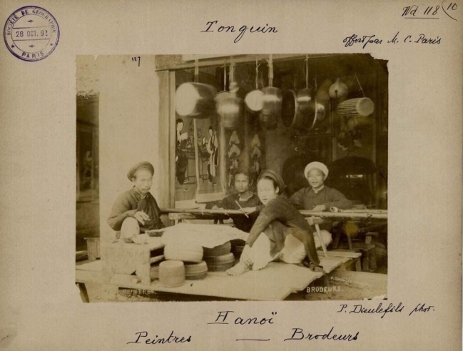 Hoa quyen truyen thong va hien dai trong tranh dan gian Hang Trong anh 2