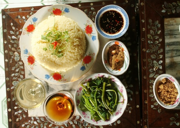 Phan chan voi 'com dang'... tu thoi Minh Menh anh 2