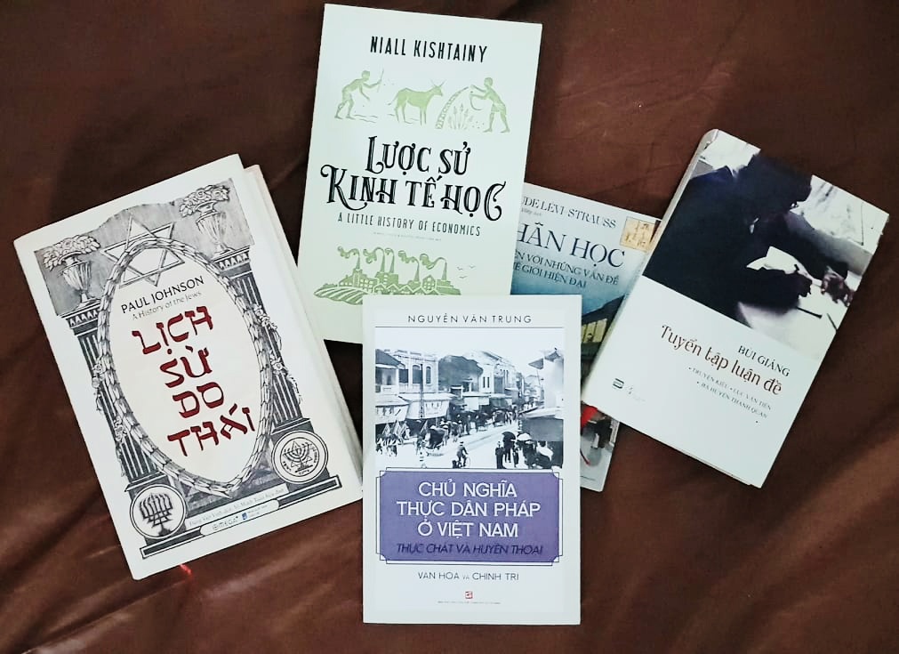 Nhung cuon sach nghien cuu nen co tren ke sach hinh anh