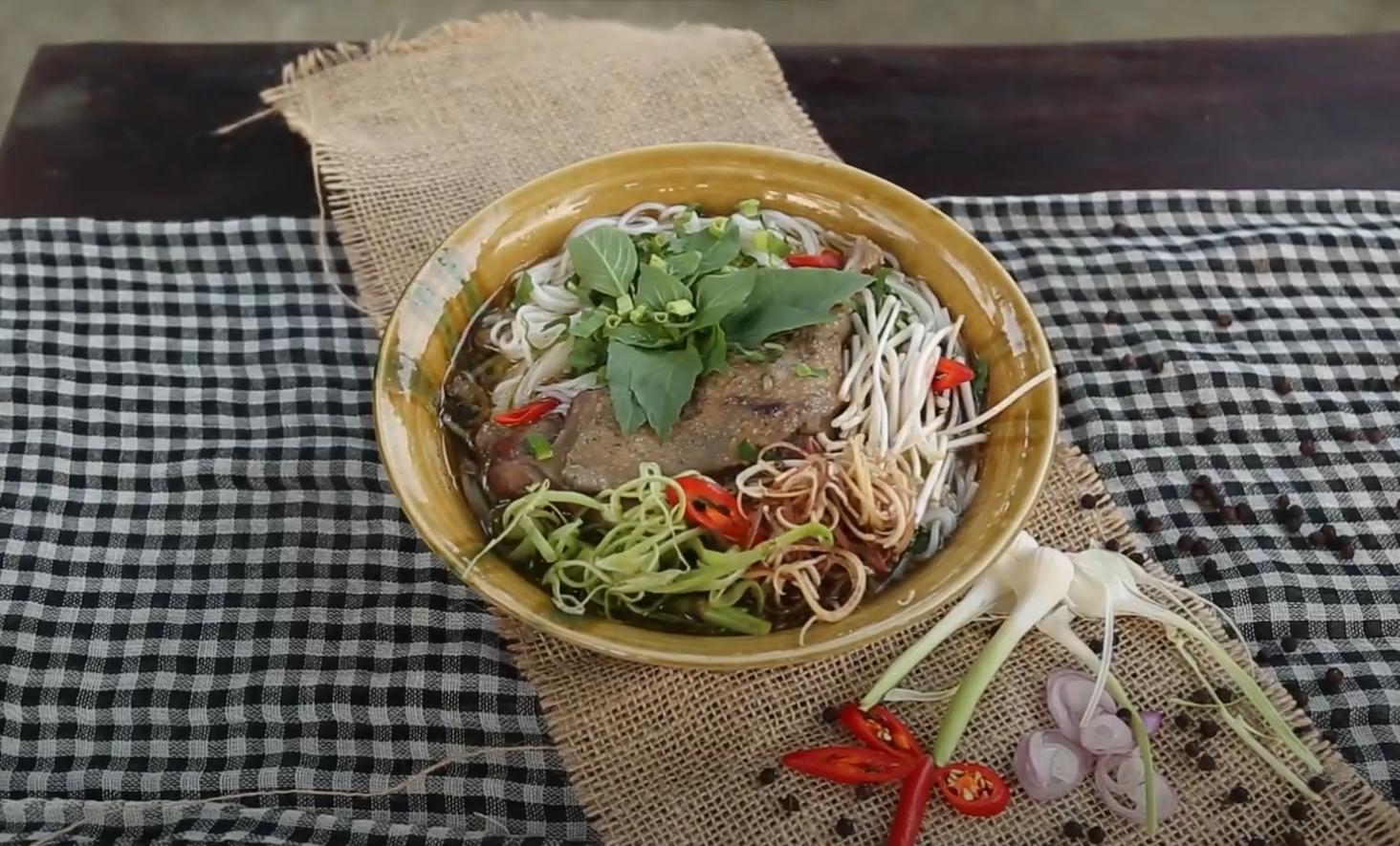 Lac vao the gioi cac mon bun giua Sai thanh hinh anh