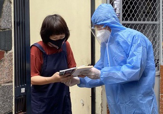 Sach la mat hang thiet yeu cua nguoi dan trong mua dich hinh anh