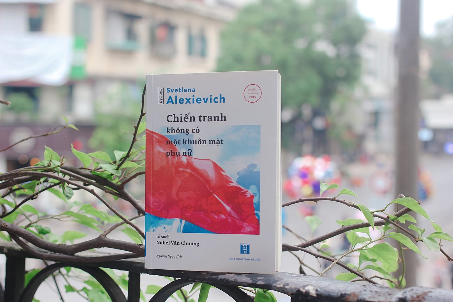 Dao van cua tac gia doat Nobel anh 2