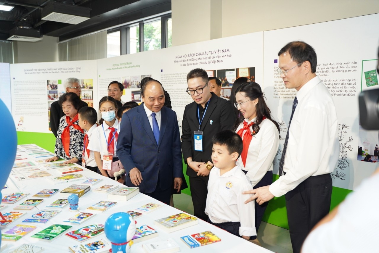 Chu tich nuoc noi ve sach thieu nhi anh 2