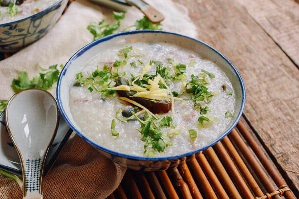 Tu nuoc mam day mui den chao ga toa huong anh 2