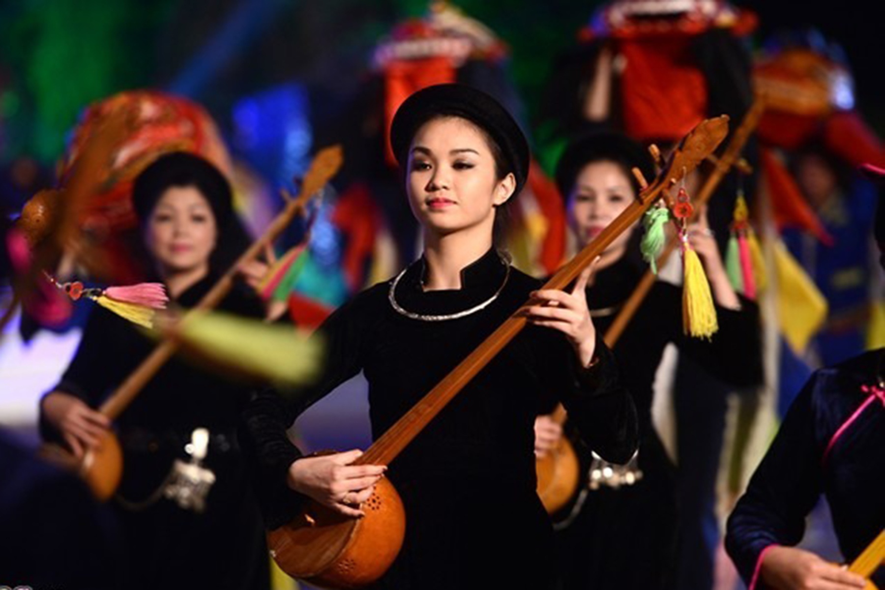 Den Tuyen Quang, nghe dan tinh ngan cung dieu then hinh anh