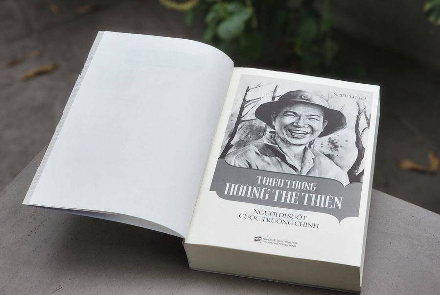 Vi tuong di suot cuoc truong chinh hinh anh