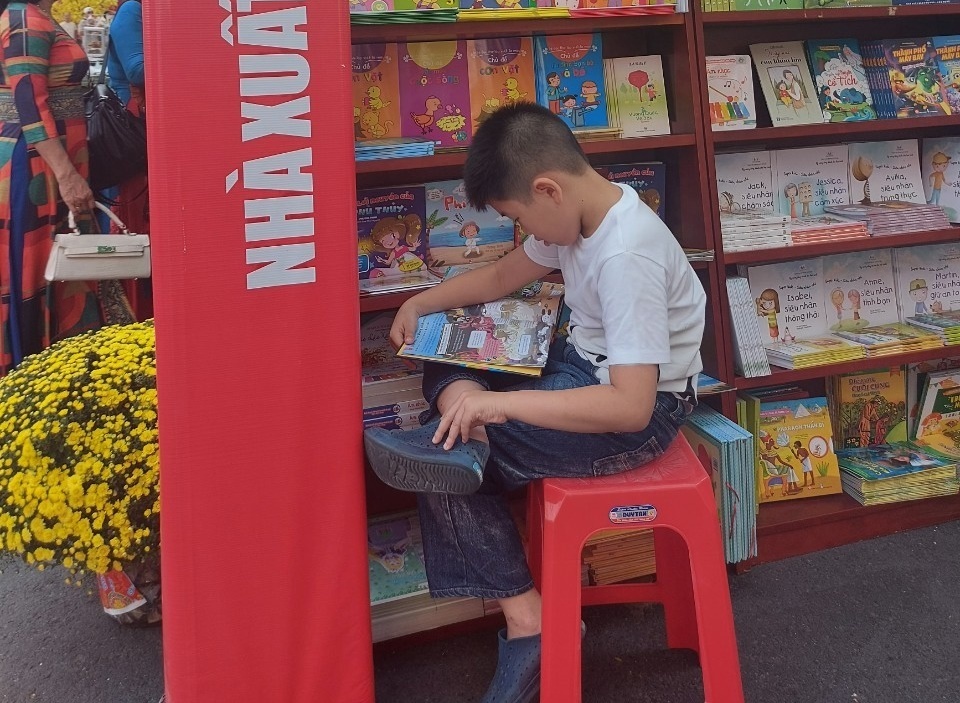 Le hoi Duong sach Tet anh 3