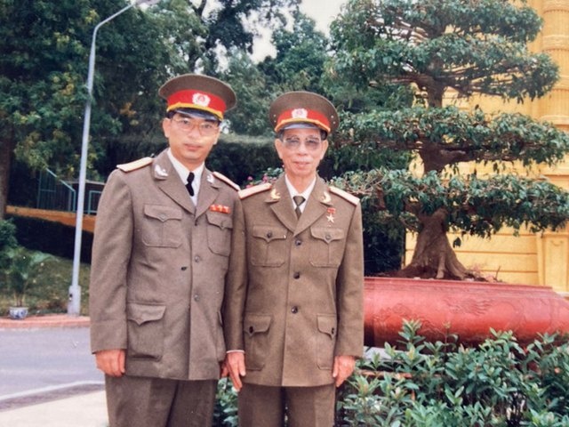 'Nguoi hung' co quan mat vu Phu Tong thong hinh anh