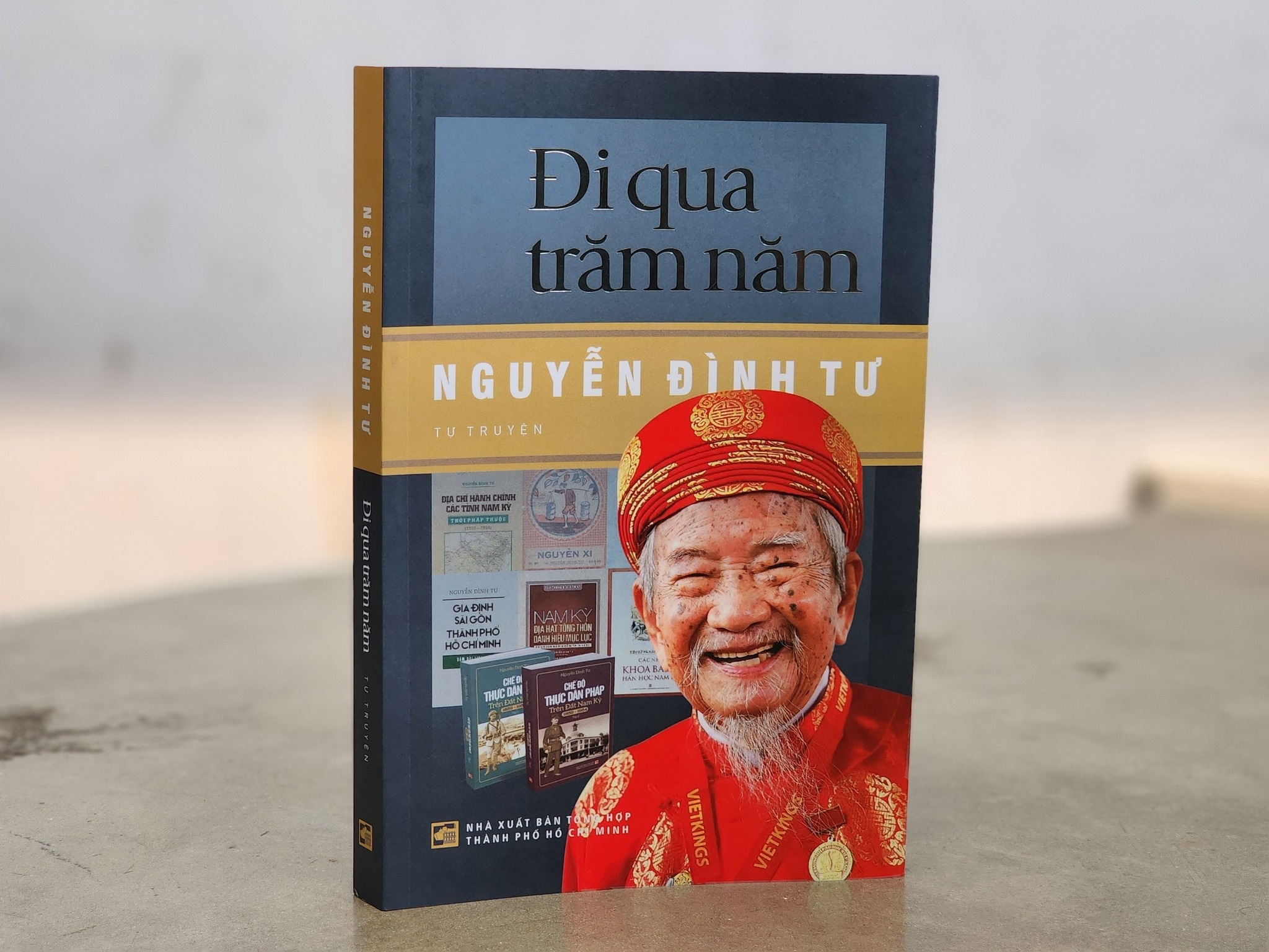 Tu truyen cua nha nghien cuu 104 tuoi xuat ban som hon du kien hinh anh