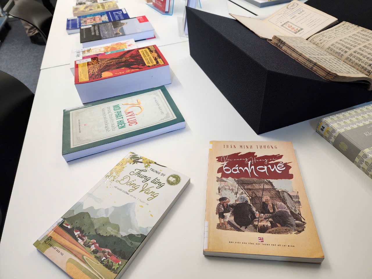 Hoi sach Frankfurt anh 1