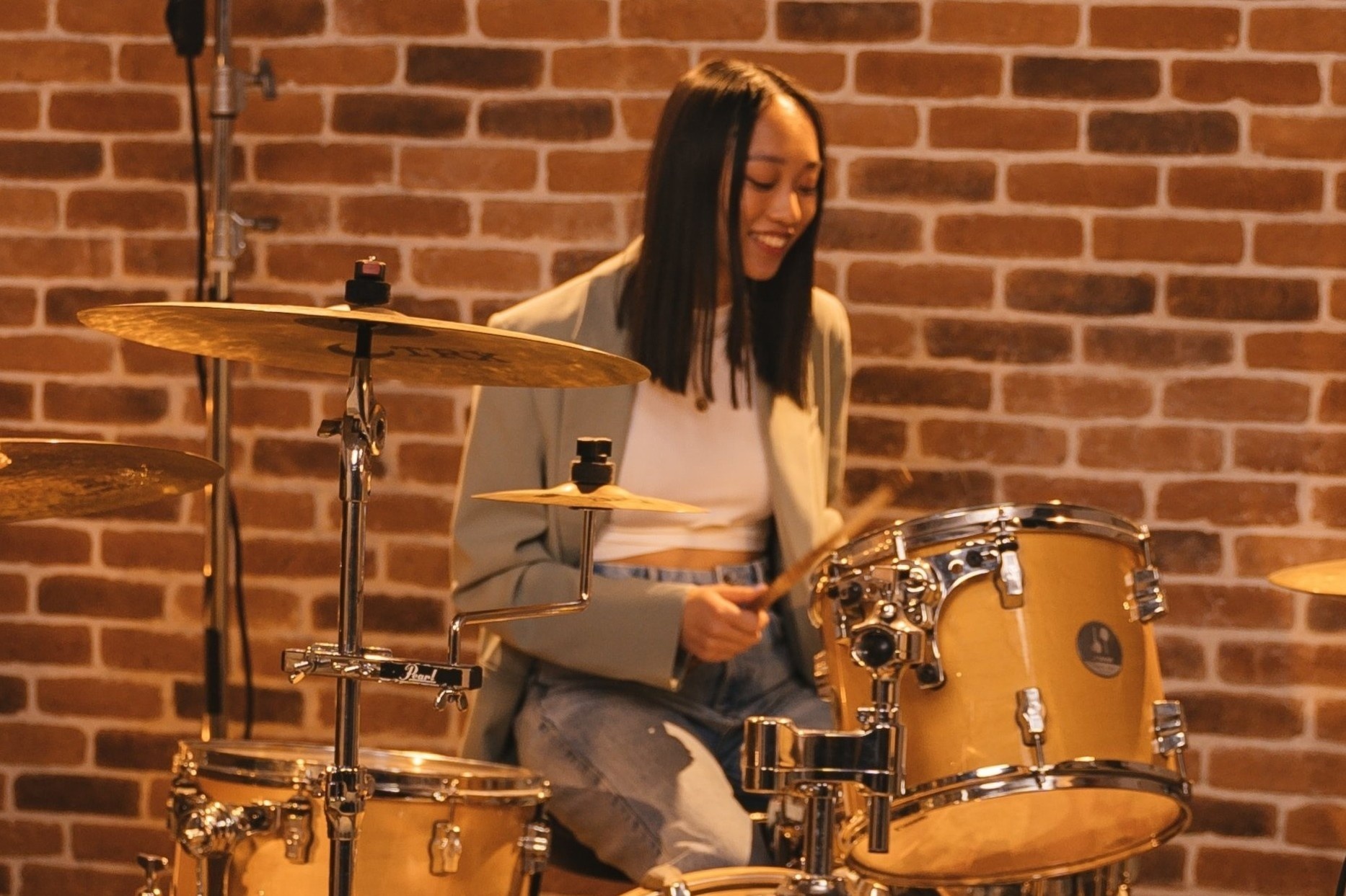 Dan van phong sang go ban phim, toi gay dan, danh trong hinh anh