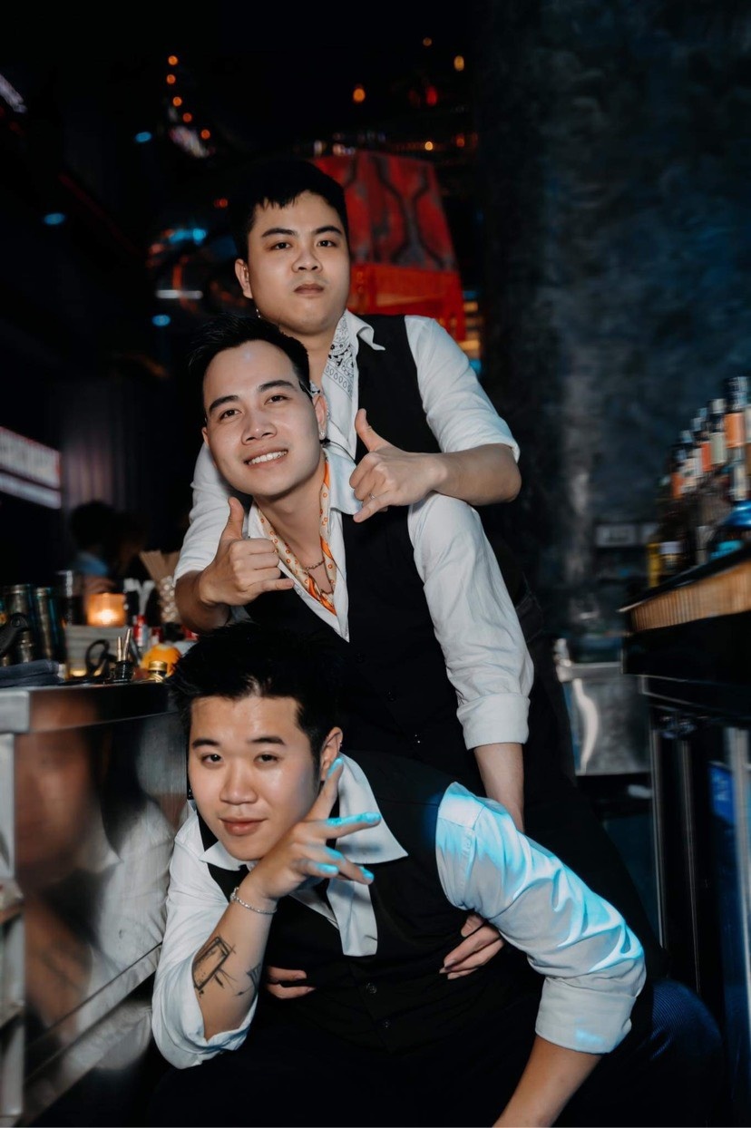 dan van phong di bar anh 3