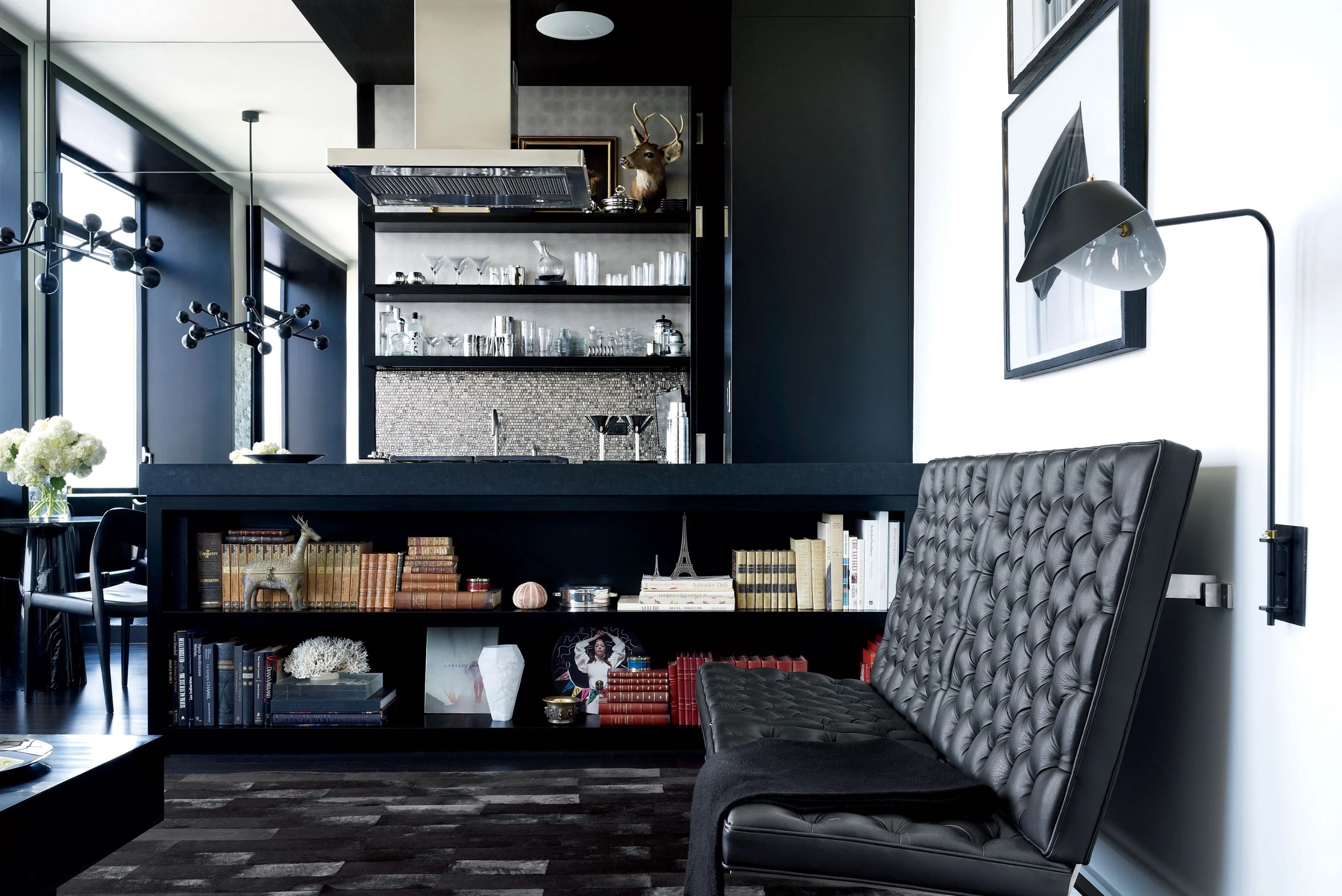 Nen va khong nen khi trang tri voi mau den hinh anh