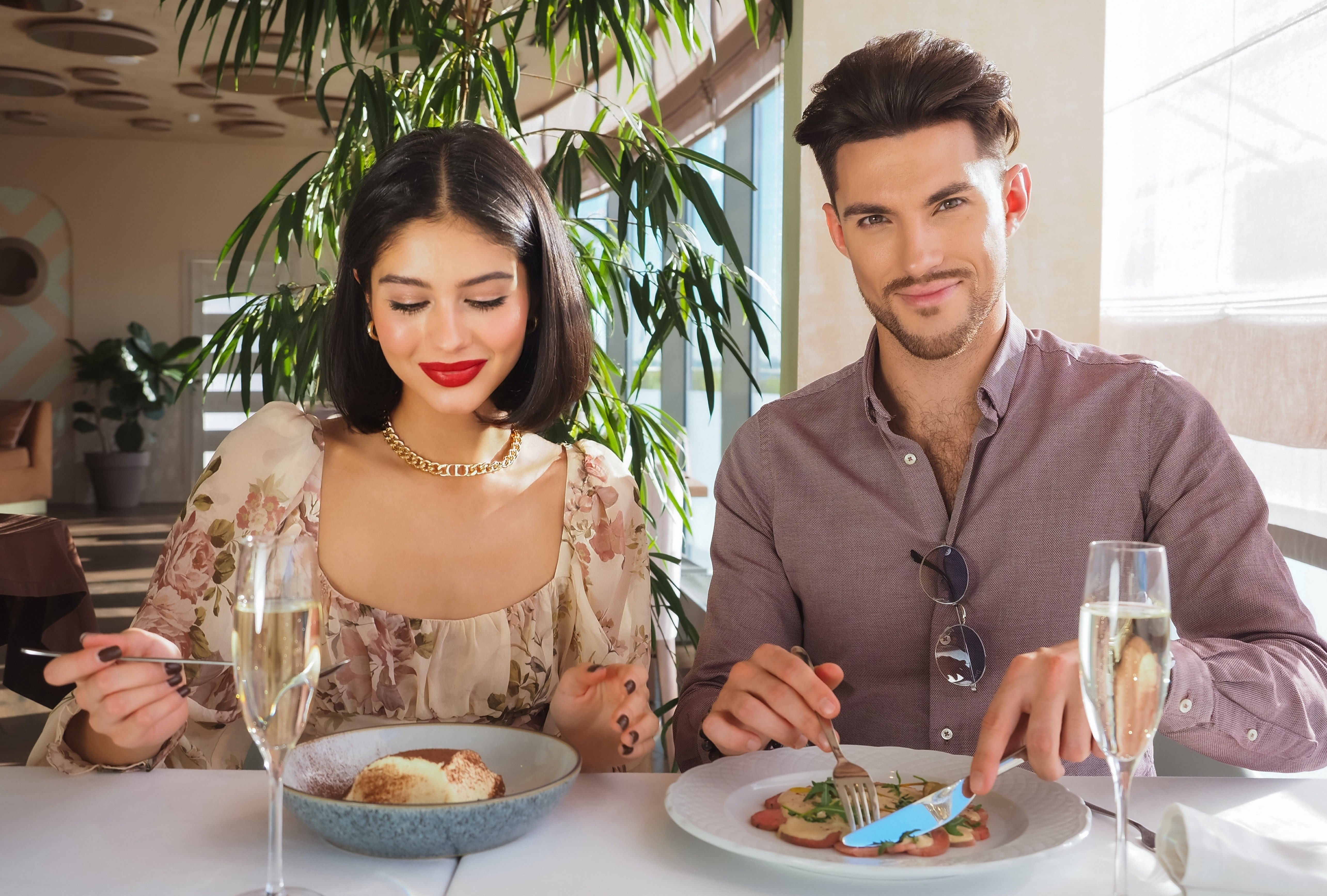 Su giau co cung mang den phien toai hinh anh