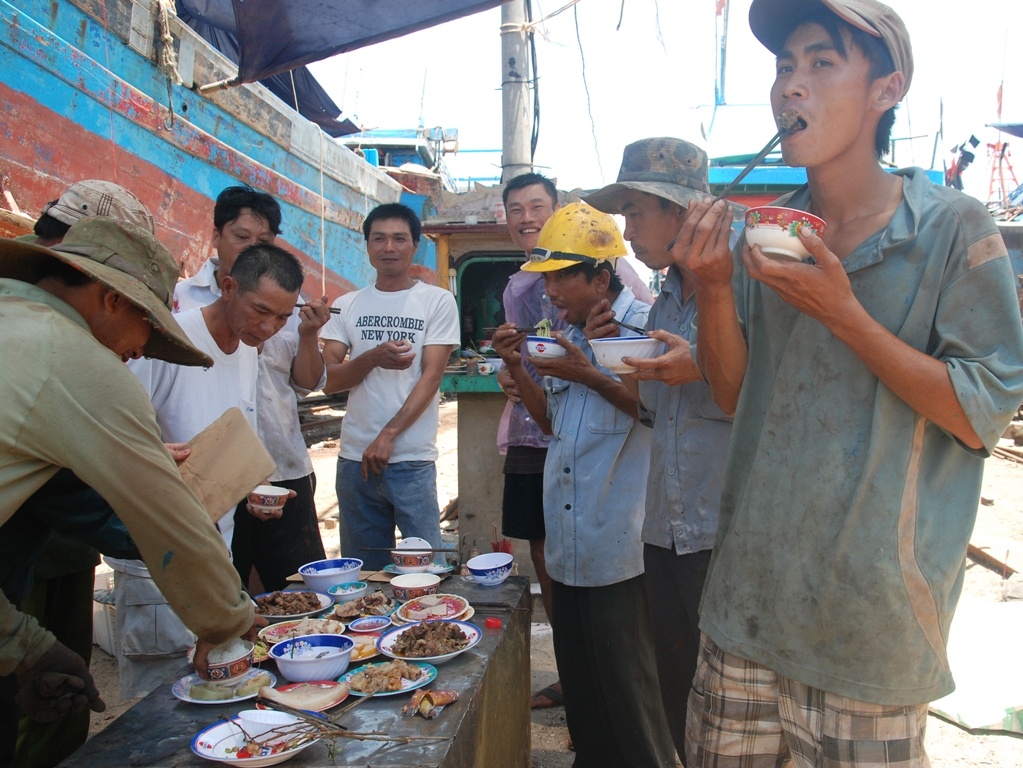 Để kịp thời hoàn thành những con tàu 