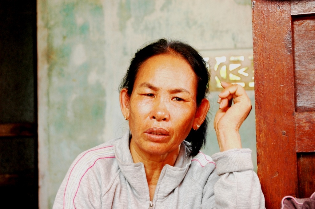 Mẹ chị Thơm (mang trong mình bệnh đau đầu kinh niên) ngất liên tiếp mấy lần khi nghe hung tin về con