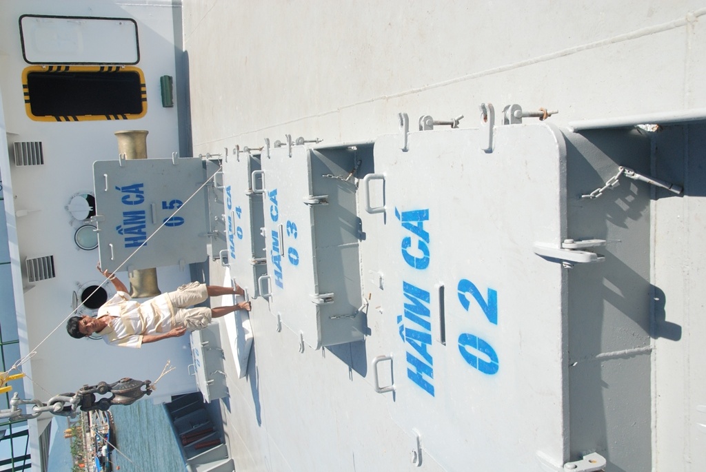 Ngoài ra, với hệ thống hầm lạnh hiện đại, tàu còn có thể làm tàu dịch vụ hậu cần, bảo quản được gần 200 tấn hải sản đảm bảo chất lượng.