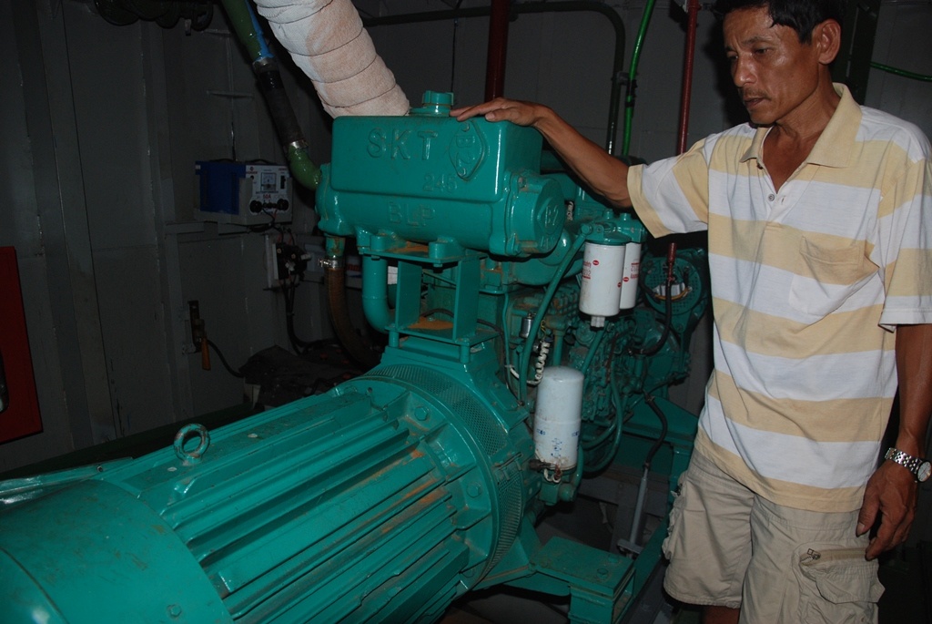 Tàu được trang bị hai mắt phát điện công suất lớn