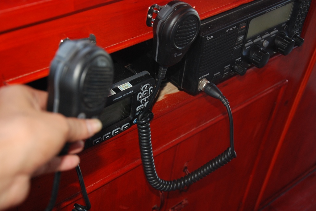 Hệ thống Icom lớn trên tàu để liên lạc với các Trung tâm cứu nạn hàng hải