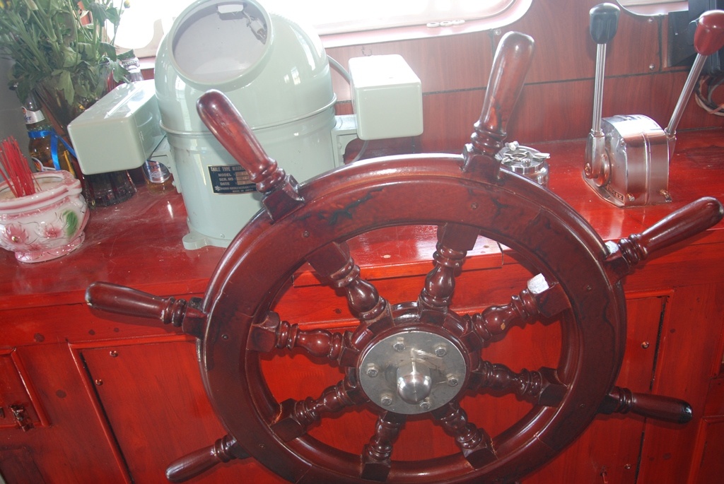 Cận cảnh phần bánh lái của tàu