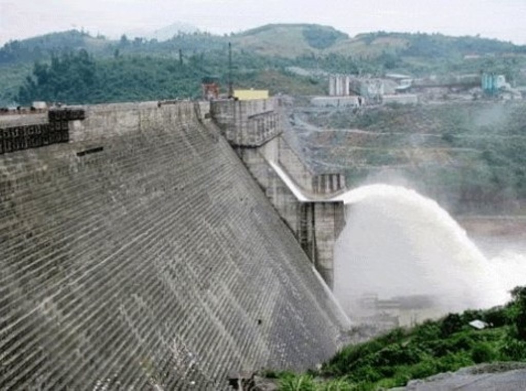 Dong dat lon nhat tu dau nam tai thuy dien Song Tranh 2 hinh anh