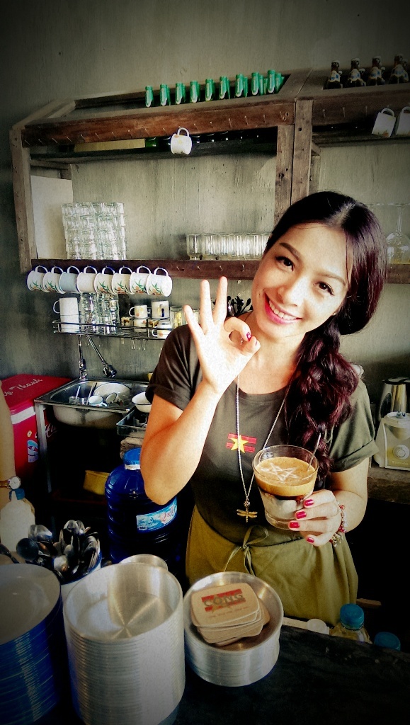 Đích thân người đẹp chế biến những thức uống ngon và độc đáo cho bạn bè của mình.