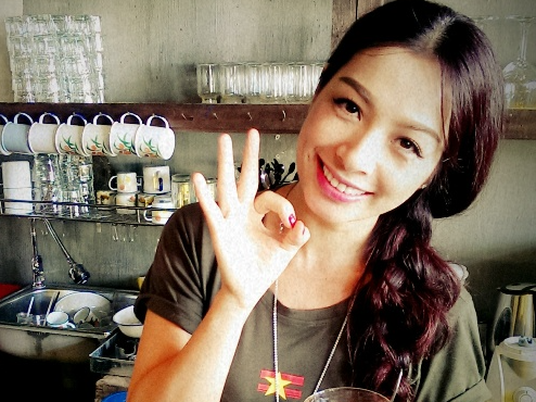 Thuy Hang duoc mau dan em vao Da Nang mung khai truong hinh anh