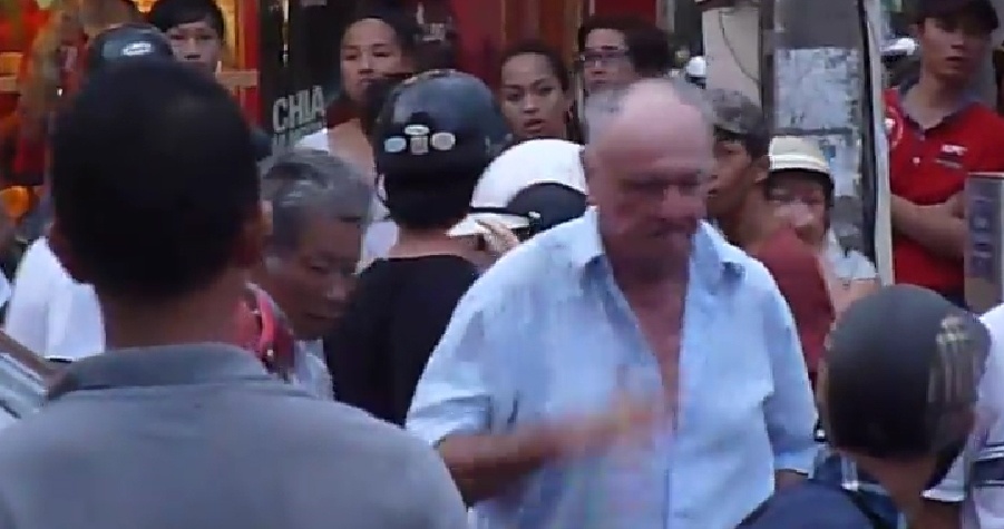 Khach Tay say xin lam nao loan duong pho Da Nang hinh anh