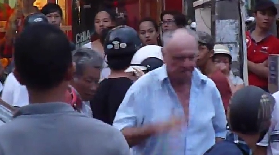 Khach gay nao loan o Da Nang khong hop tac voi Cong an hinh anh