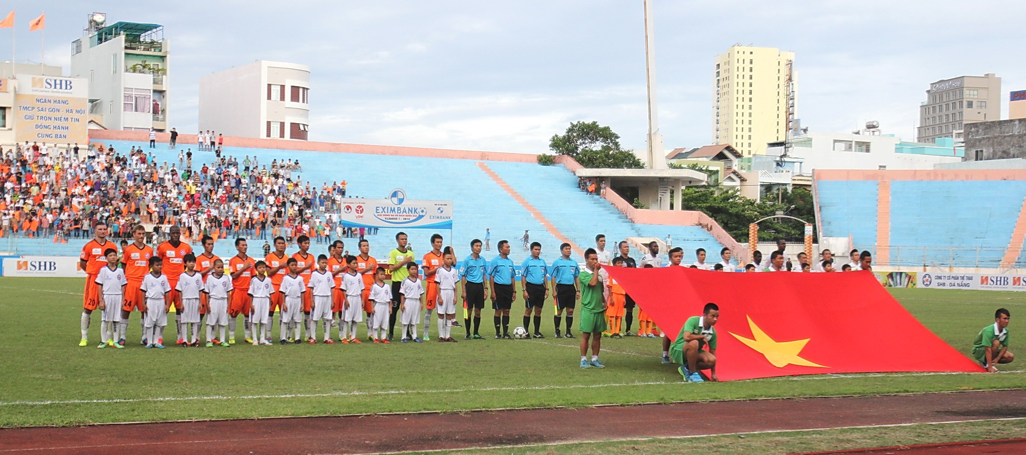 Da Nang se lay lai san van dong Chi Lang anh 2
