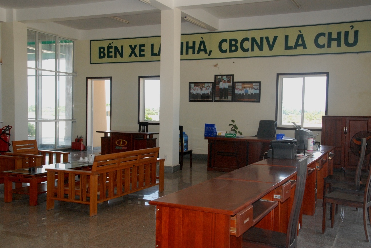 Đại diện Hiệp hội Vận tải ôtô Đà Nẵng cũng phân tích, việc mở các tuyến xe ở phía nam sẽ gây ra 3 khó khăn: xuất hiện thêm nhiều xe dù bến cóc và điểm đen tai nạn giữa 2 bến xe, làm giảm lợi nhuận doanh nghiệp do đi lại nhập nhèm, và làm tăng chi phí hành khách khi phải đi xa thêm 10 km, dễ bị chén ép giá cước.