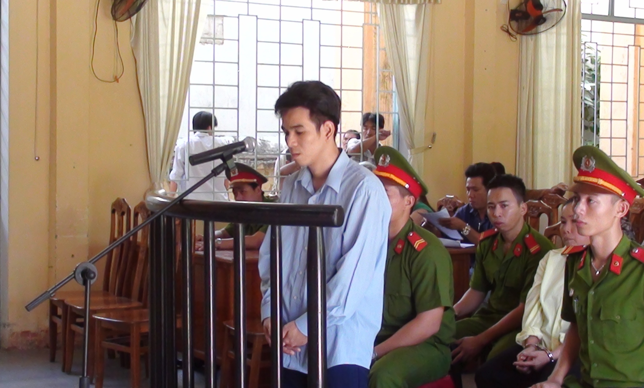 Bị cáo Bình tài phiên xét xử lưu động ngày 23/8.