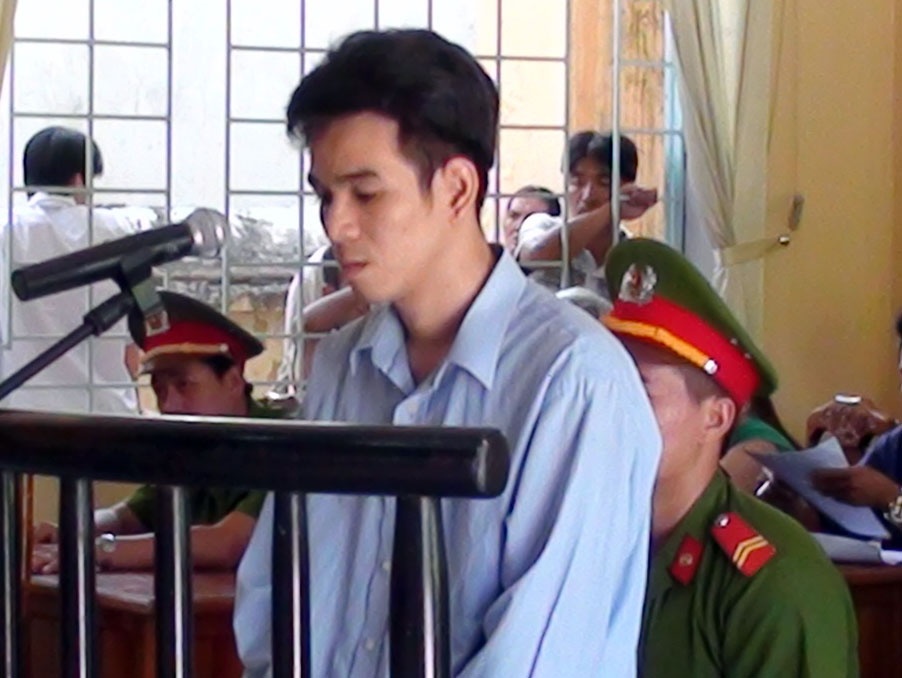 Ten trom khong che 4 con tin trong phong tro hinh anh