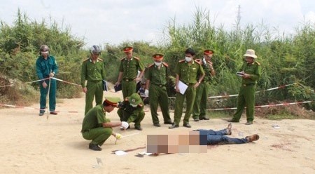 Nguoi dan ong dong tinh bi dam chet sau cuoc an ai hinh anh