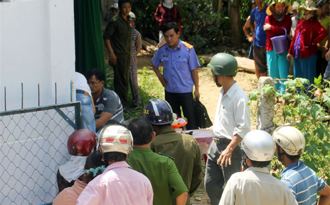 Vo ngoai tinh, chong dam chet tinh dich tai nha nghi hinh anh