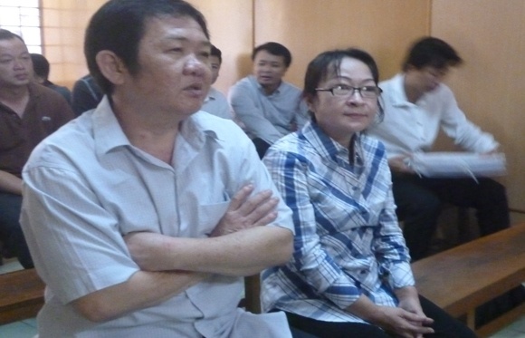 Vo chong giam doc lua tram ty tron sang My van khong thoat hinh anh