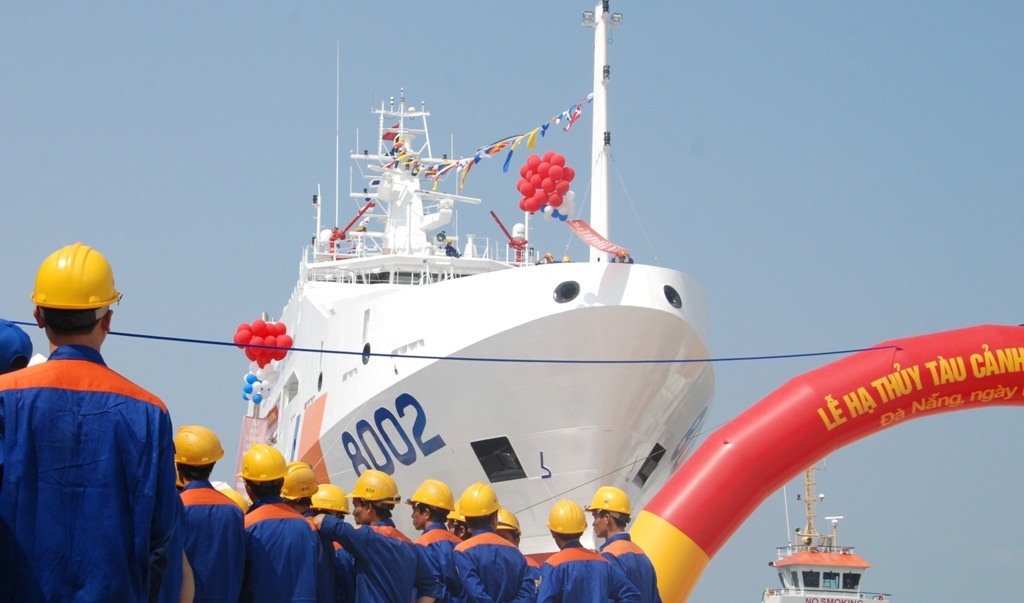 Tàu có tầm hoạt động không hạn chế, trong điều kiện sóng cấp 9, gió cấp 12. Thời gian hoạt động liên tục trên biển là 40 ngày đêm, tầm hoạt động là 5.000 hải lý. 