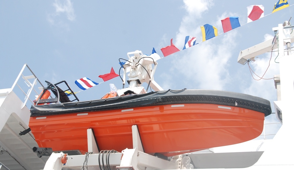 Phao cứu hộ, cứu nạn trên tàu.